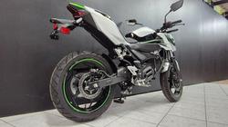 2024 Kawasaki 2024 KAWASAKI Z e-1 ELECTRIC BrightSilver/MatteLime/Ebony