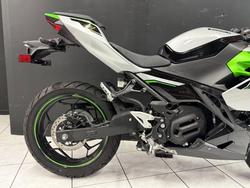 2024 Kawasaki 2024 Kawasaki Ninja e-1 Electric BrightSilver/MatteLime/Ebony