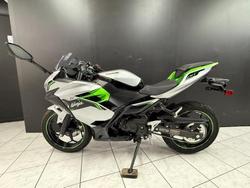 2024 Kawasaki 2024 Kawasaki Ninja e-1 Electric BrightSilver/MatteLime/Ebony