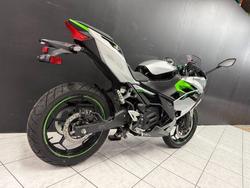 2024 Kawasaki 2024 Kawasaki Ninja e-1 Electric BrightSilver/MatteLime/Ebony