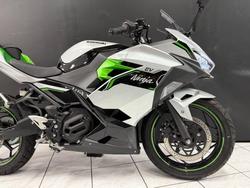2024 Kawasaki 2024 Kawasaki Ninja e-1 Electric BrightSilver/MatteLime/Ebony