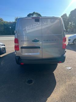 2024 Peugeot
Expert Pro Long