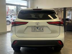 2022 Toyota
                Kluger GX