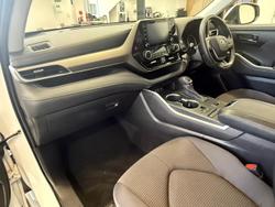 2022 Toyota
                Kluger GX