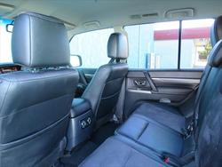 2013 MITSUBISHI
PAJERO VR-X LWB (4x4)
