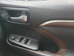 2014 Toyota
Kluger Grande (4x4)
