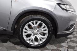 2021 Mitsubishi
Outlander ES