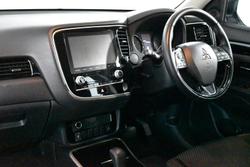 2021 Mitsubishi
Outlander ES
