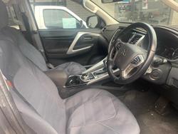 2016 Mitsubishi
Pajero Sport GLX