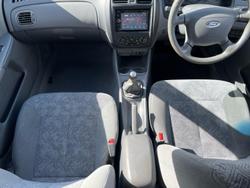 2000 Ford
Laser LXi