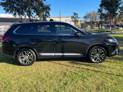 2017 Mitsubishi
Outlander LS Safety Pack