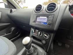 2013 Nissan
Dualis ST