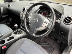 2013 Nissan
Dualis ST