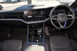 2024 Volkswagen
Touareg R