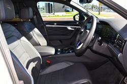 2024 Volkswagen
Touareg R
