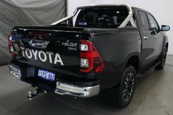 2021 Toyota
Hilux SR5