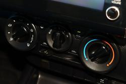 2021 Toyota
Hilux SR