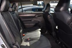 2022 Toyota
                Kluger Grande