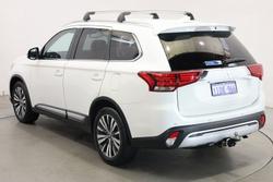 2018 Mitsubishi
                Outlander LS