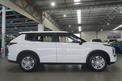 2023 Mitsubishi
                Outlander ES