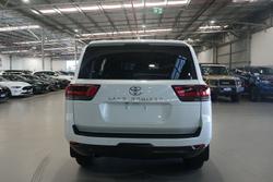 2024 Toyota
Landcruiser VX