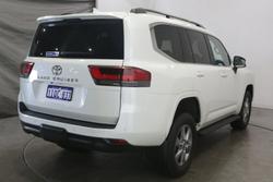 2022 Toyota
Landcruiser VX