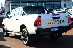 2025 Toyota
Hilux SR5 48V