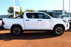 2025 Toyota
Hilux SR5 48V