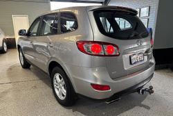 2010 Hyundai
                Santa Fe SLX