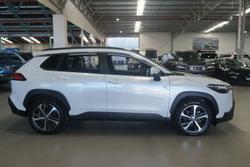 2023 Toyota
Corolla Cross Atmos