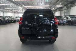 2023 Toyota
Landcruiser Prado VX