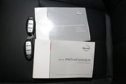 2013 Nissan
Pathfinder ST-L