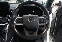 2022 Toyota
                Landcruiser VX
