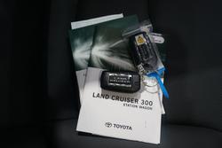 2022 Toyota
                Landcruiser VX