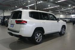 2022 Toyota
Landcruiser VX