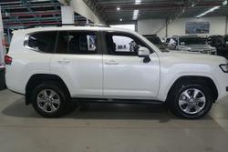 2022 Toyota
                Landcruiser VX