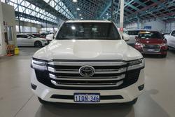 2022 Toyota
                Landcruiser VX