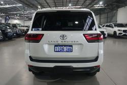2022 Toyota
                Landcruiser VX