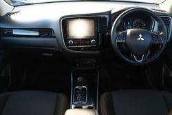 2021 Mitsubishi
Outlander ES