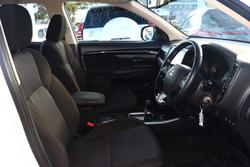 2021 Mitsubishi
Outlander ES