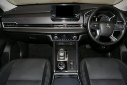 2024 Mitsubishi Outlander LS