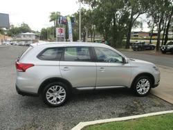 2019 Mitsubishi
                Outlander ES