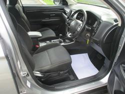 2019 Mitsubishi
                Outlander ES