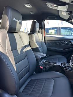 2024 Isuzu D-MAX BLADE