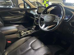 2019 Hyundai
                Santa Fe Highlander