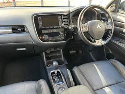 2015 Mitsubishi
                Outlander Exceed