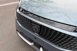2025 Peugeot
5008 GT Premium Hybrid