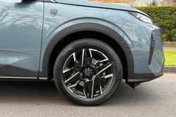 2025 Peugeot
5008 GT Premium Hybrid