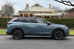 2025 Peugeot
5008 GT Premium Hybrid