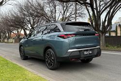 2025 Peugeot
5008 GT Premium Hybrid